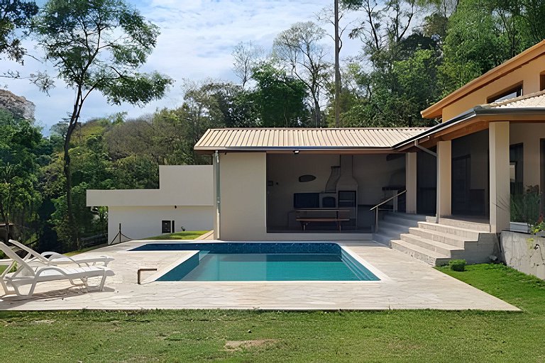 Chacara em Ibiuna: Sol, Piscina e Natureza