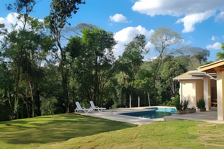 Chacara em Ibiuna: Sol, Piscina e Natureza