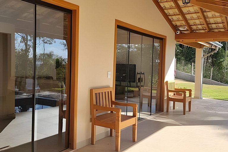 Chacara em Ibiuna: Sol, Piscina e Natureza