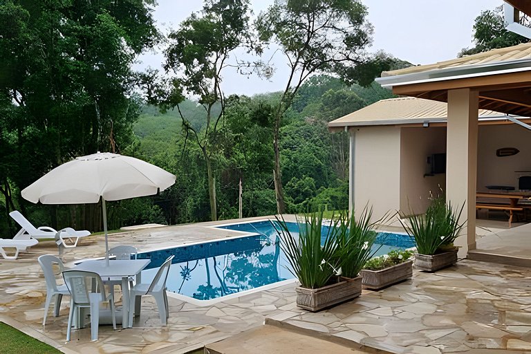 Chacara em Ibiuna: Sol, Piscina e Natureza