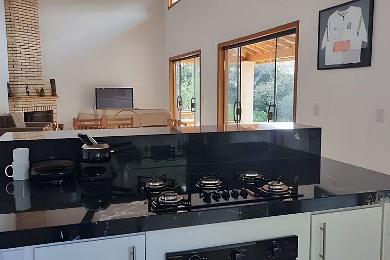 Chacara em Ibiuna: Sol, Piscina e Natureza