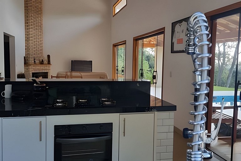 Chacara em Ibiuna: Sol, Piscina e Natureza