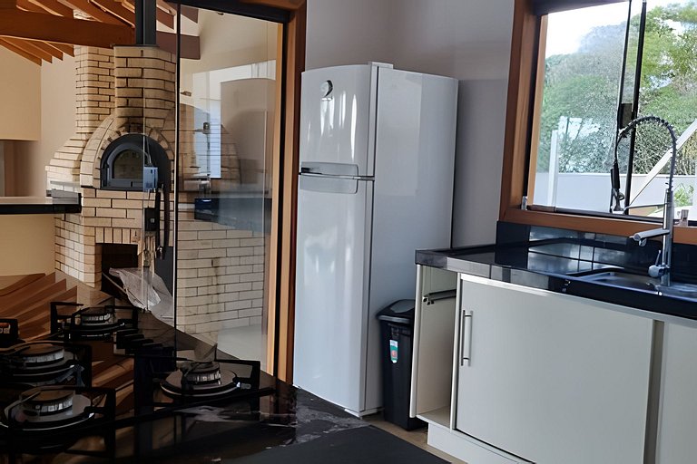 Chacara em Ibiuna: Sol, Piscina e Natureza