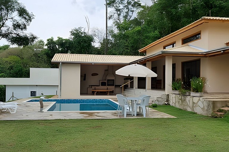 Chacara em Ibiuna: Sol, Piscina e Natureza