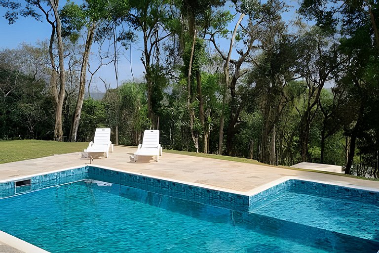 Chacara em Ibiuna: Sol, Piscina e Natureza
