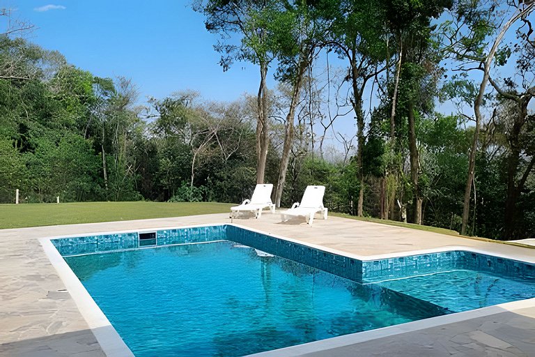 Chacara em Ibiuna: Sol, Piscina e Natureza