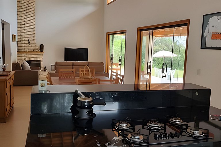 Chacara em Ibiuna: Sol, Piscina e Natureza