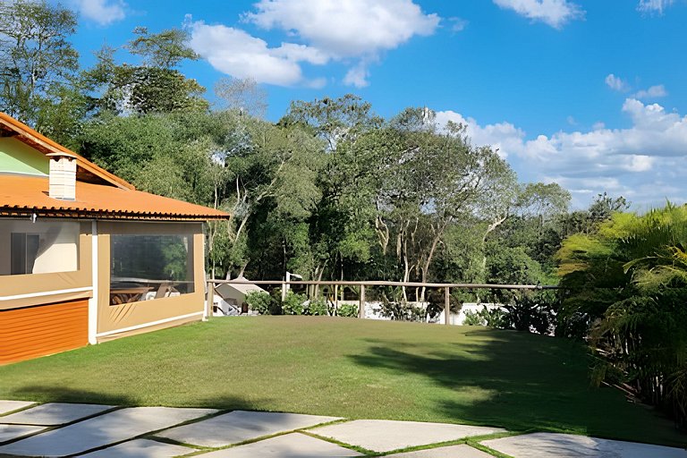 Chácara com Bela Vista em Ibiuna - cond fechado