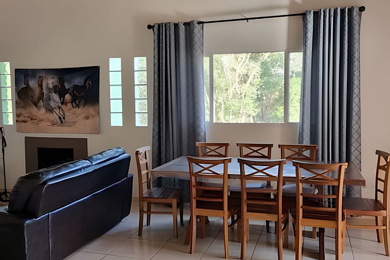 Chácara com Bela Vista em Ibiuna - cond fechado