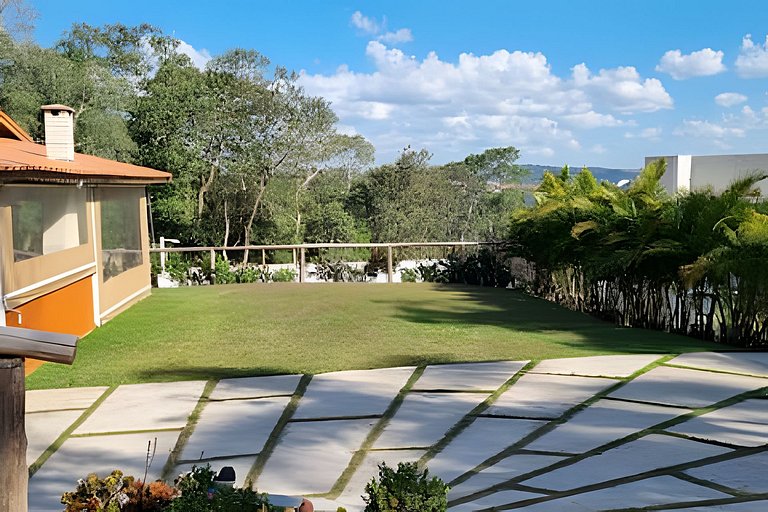 Chácara com Bela Vista em Ibiuna - cond fechado