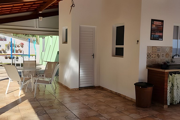 Chácara com Bela Vista em Ibiuna - cond fechado