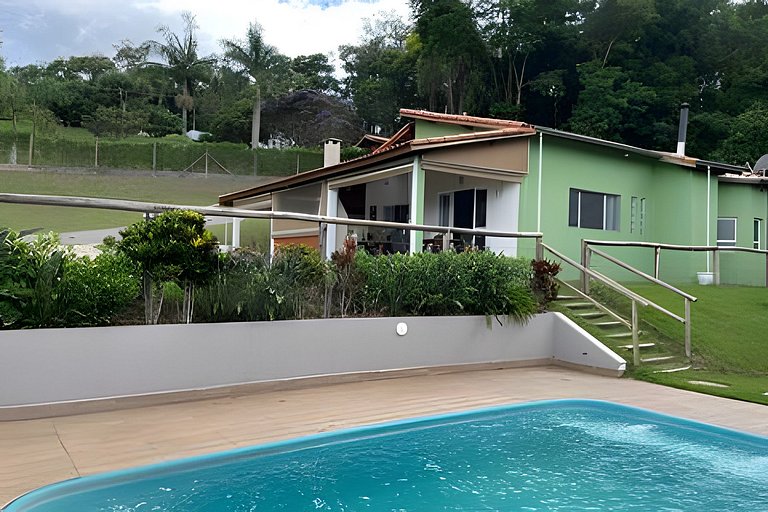 Chácara com Bela Vista em Ibiuna - cond fechado