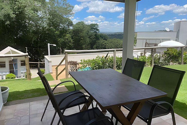 Chácara com Bela Vista em Ibiuna - cond fechado