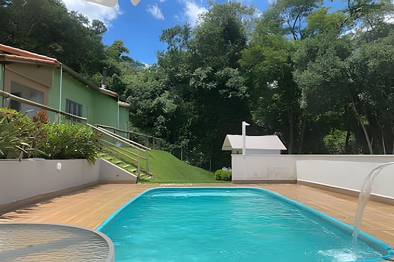 Chácara com Bela Vista em Ibiuna - cond fechado