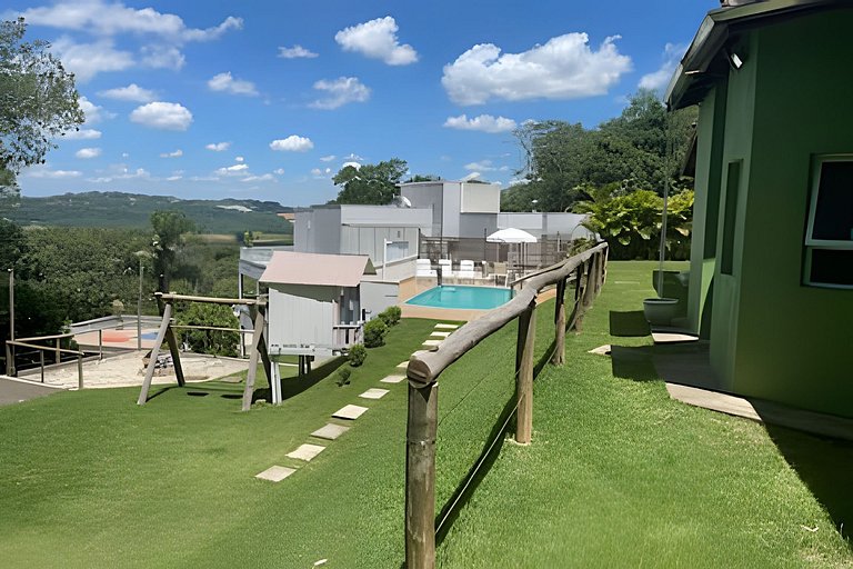 Chácara com Bela Vista em Ibiuna - cond fechado