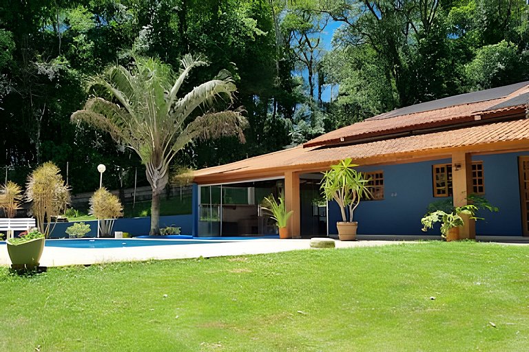 Casa de Campo em Ibiuna em meio à natureza
