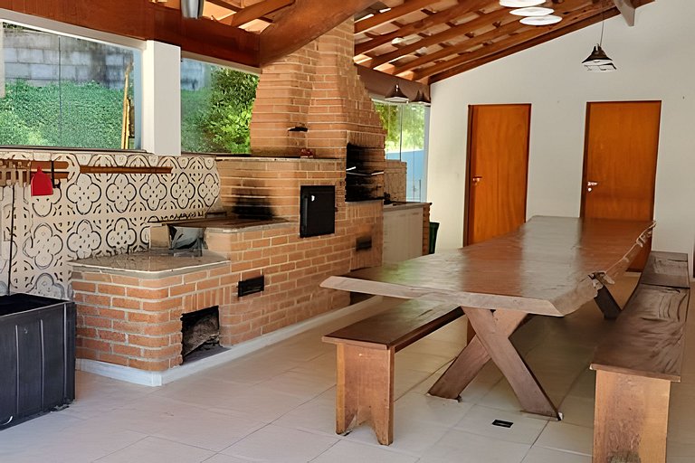 Casa de Campo em Ibiuna em meio à natureza