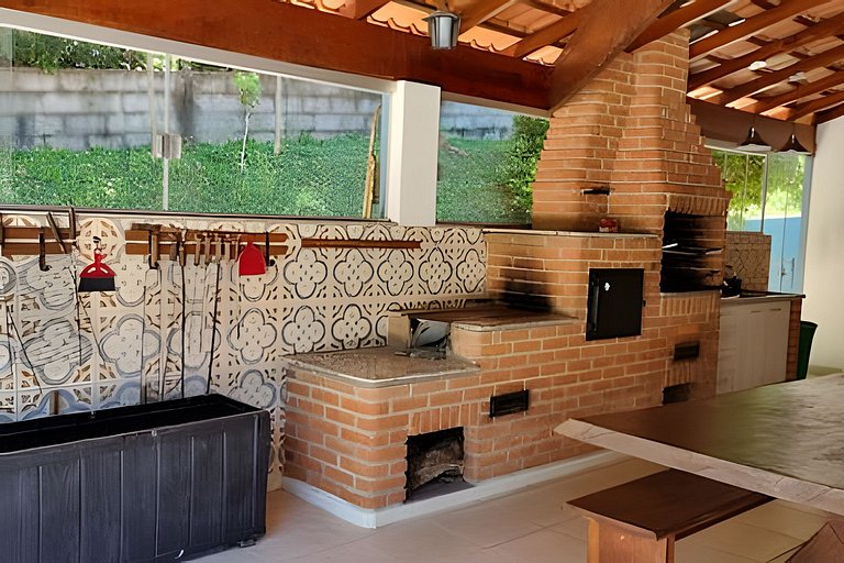 Casa de Campo em Ibiuna em meio à natureza