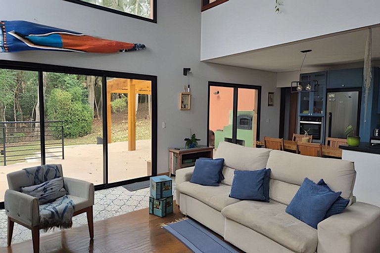 Casa, Pequeno Bosque e vista para Horizonte