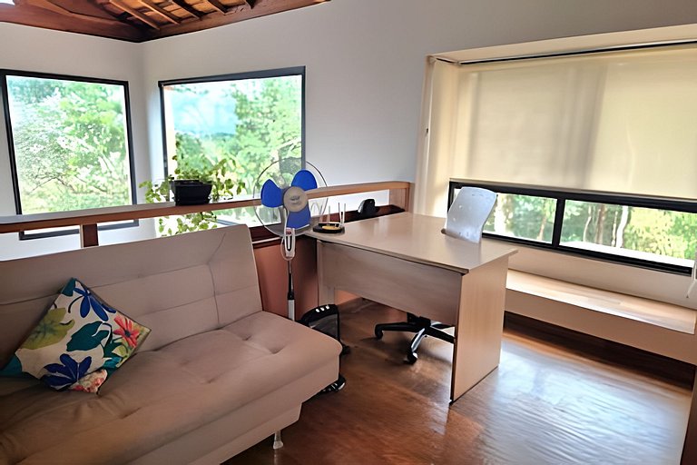 Casa, Pequeno Bosque e vista para Horizonte