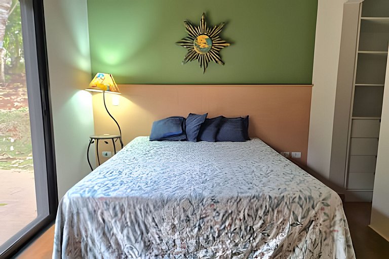 Casa, Pequeno Bosque e vista para Horizonte